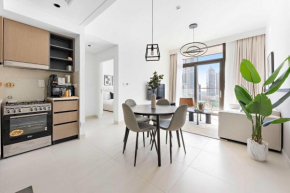 Silkhaus Upscale 1BR by Burj Khalifa with Balcony